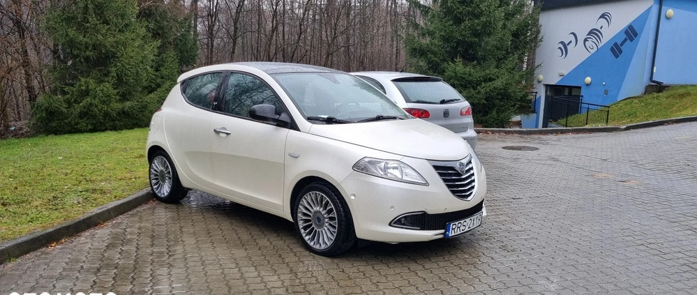 Lancia Ypsilon cena 26000 przebieg: 113000, rok produkcji 2011 z Ropczyce małe 22